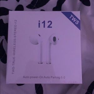 Wireless Bluetooth head phones